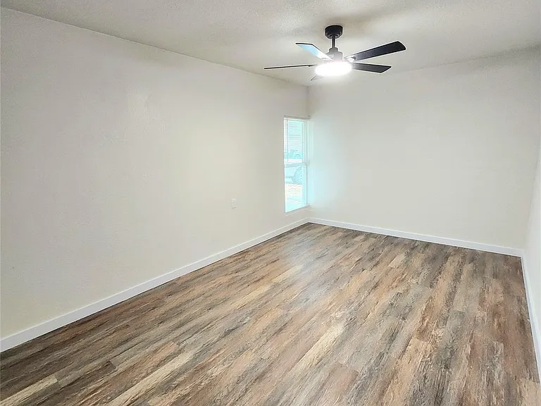 10047 Emerald Creek Dr — Photo 15