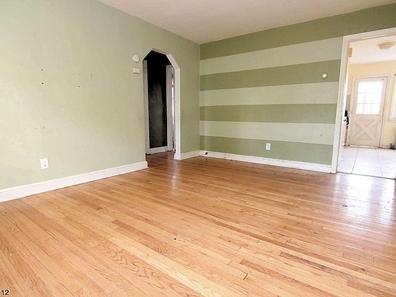 2nd image of 21 Beech St