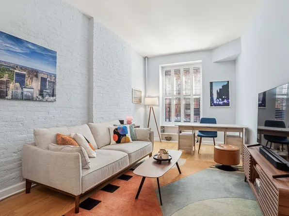 405 W 48th St APT 1FE, Manhattan, NY 10036