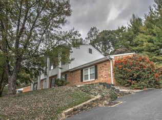 1324 Deer Run Dr, Vinton, VA 24179
