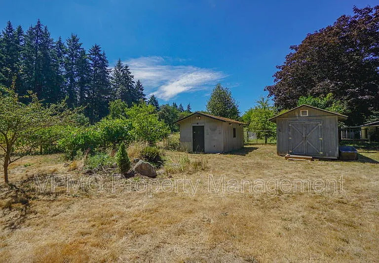 19505 NE 11th St — Photo 36