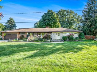 1615 Hendrick Rd, Norton Shores, MI 49441