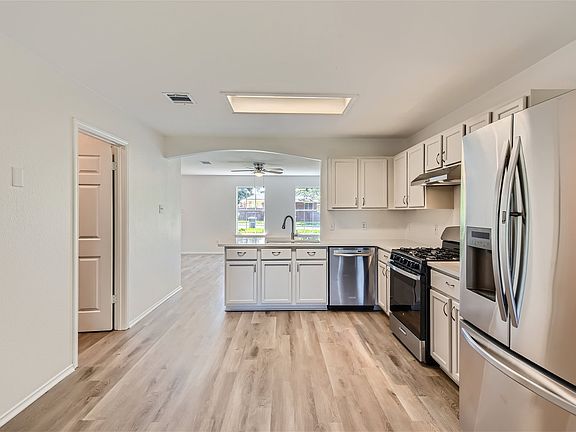 5th image of 139 Hilldale Ct