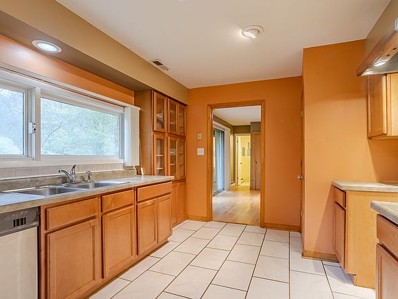 5th image of 11632 S Highwood Dr