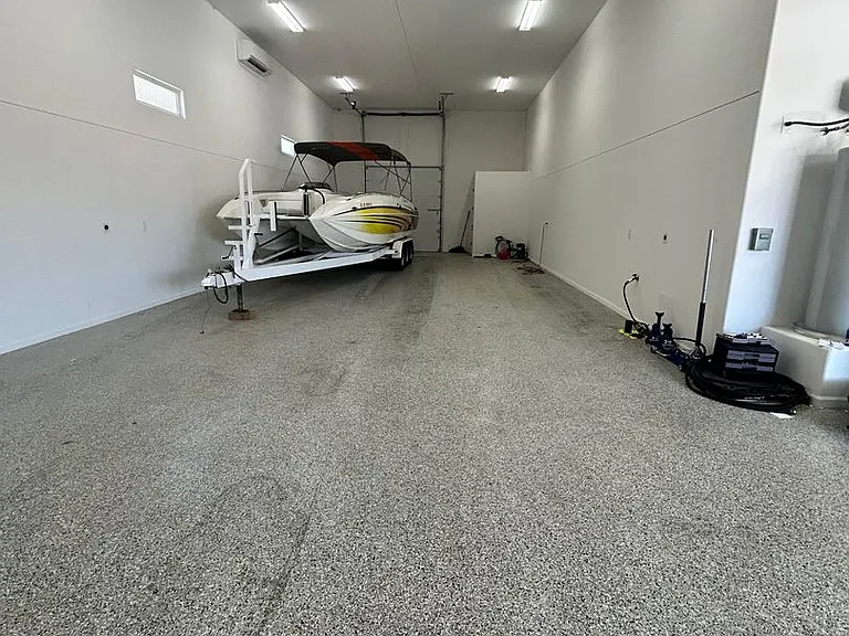 4736 N Diana Ave — Photo 35