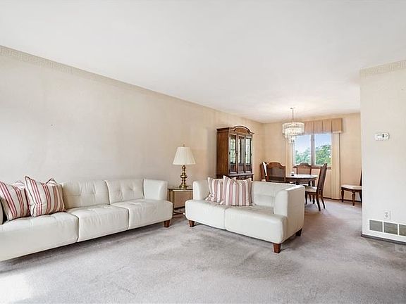 5th image of 206 Canterbury Ln