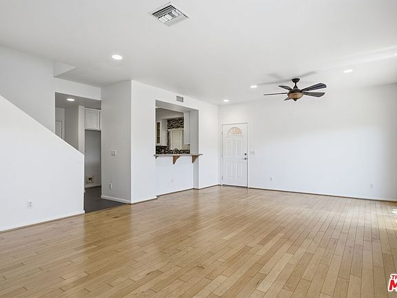 4th image of 20300 Vanowen St APT 41