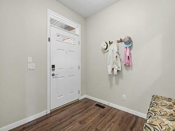 2nd image of 230 W Auburn Crest Way SE