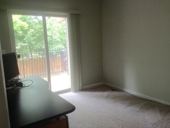 2nd bedroom 10 x 10 feet