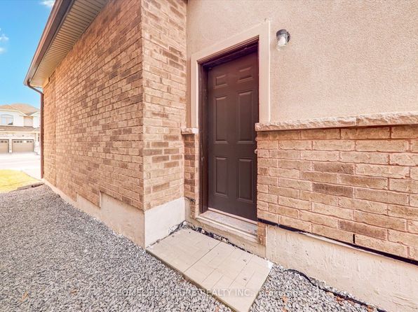 1345 Apollo St, Oshawa, ON L1K 3E6