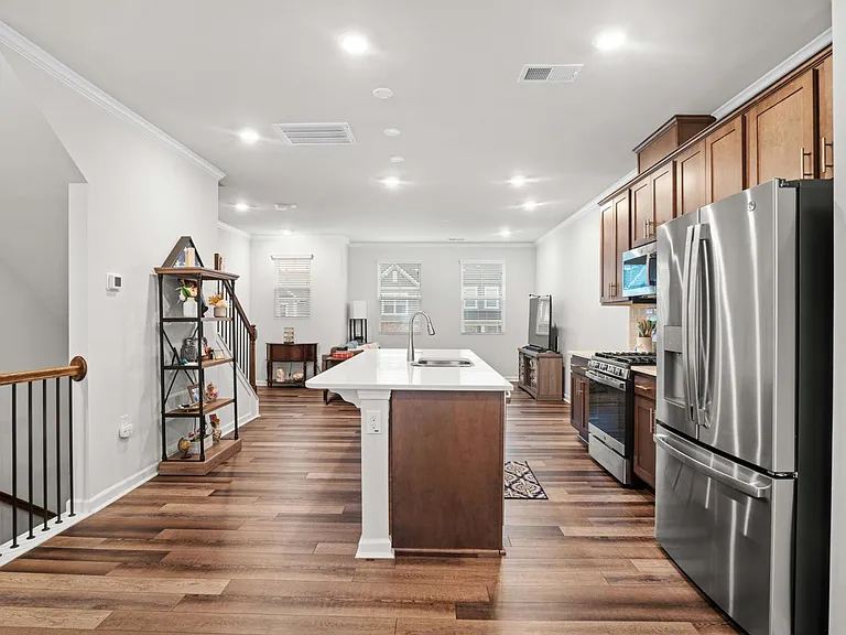 728 Cormiche Ln — Photo 11
