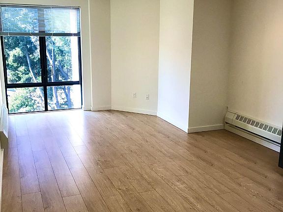 2nd image of 520 9th St Unit 403