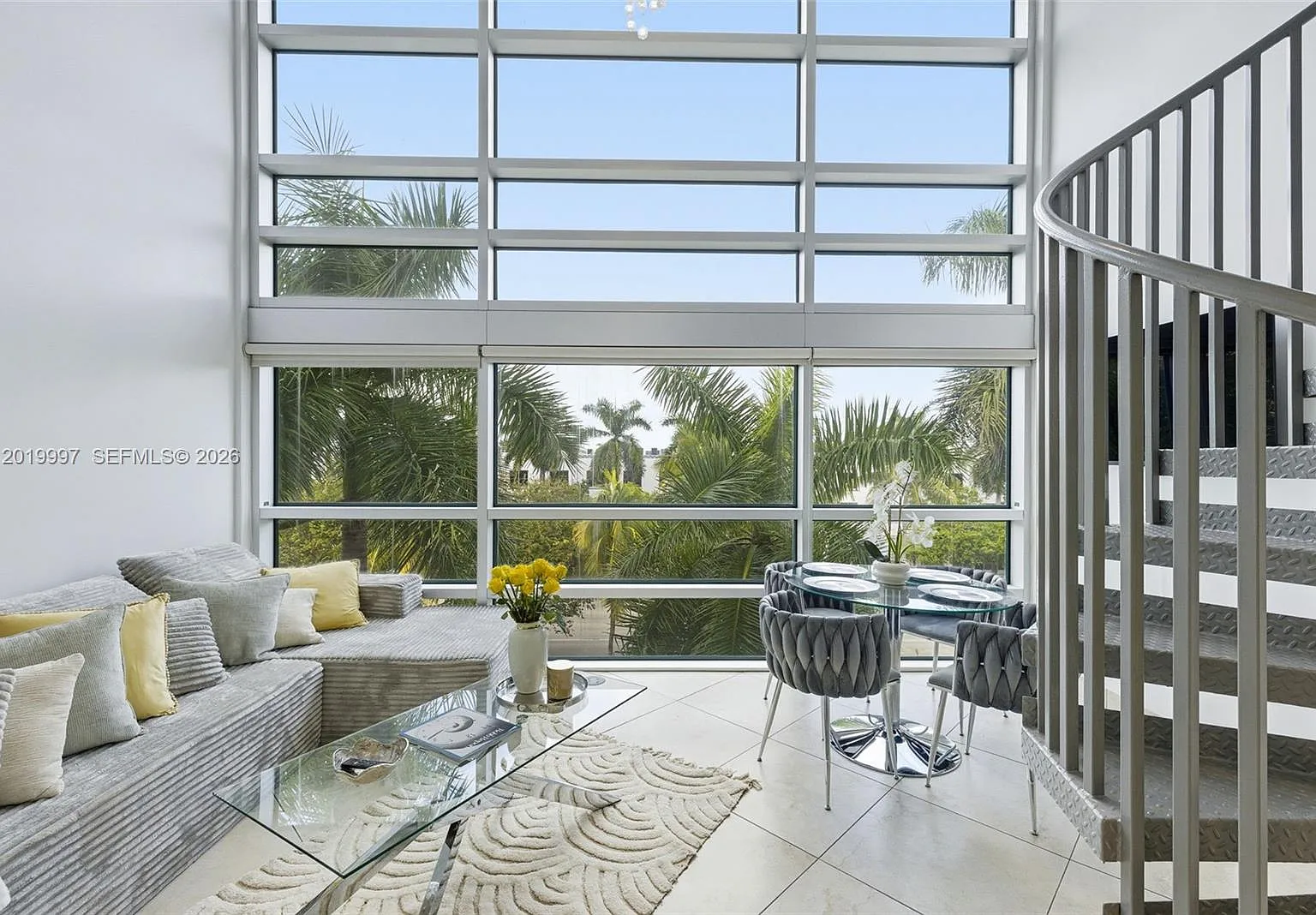 Meridian 5 Condo — Photo 1