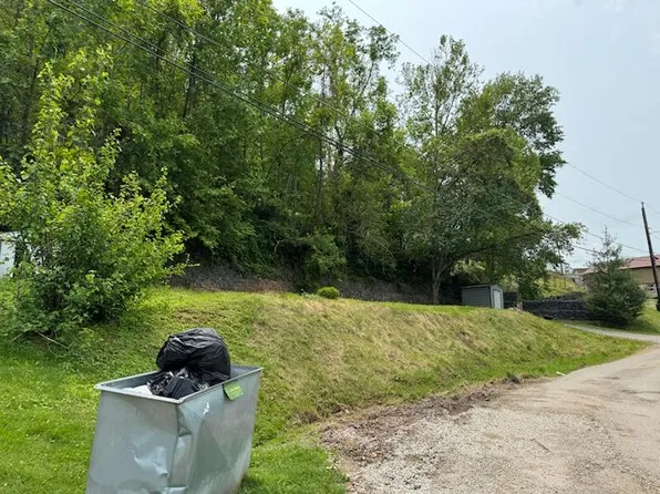 703 Ashless St, Hazard, KY 41701