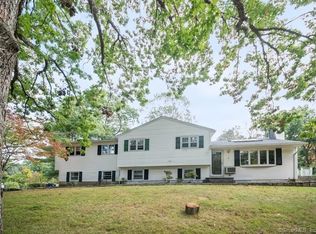 2 Union Cir, Danbury, CT 06810
