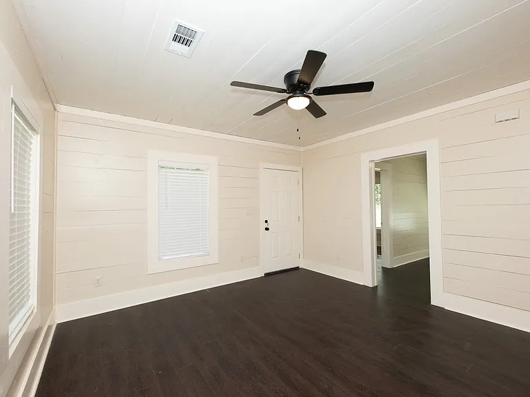 335 Husk Ln — Photo 3