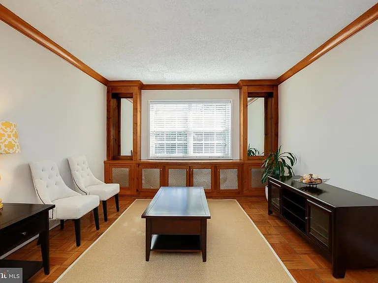 1612 W Abingdon Dr — Photo 7
