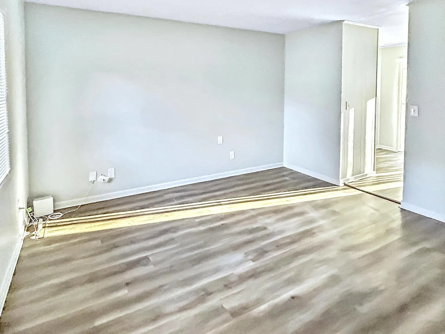 3 bed, 1.0 bath, 912 sqft, $1,485 — Photo 3