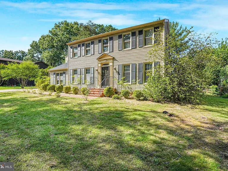 629 Lancaster St — Photo 3