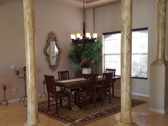 3rd image of 320 N Cloverfield Cir