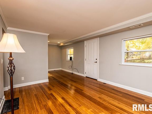 4th image of 2119 E Riverview Ct