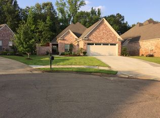 121 Kingston Ct, Starkville, MS 39759