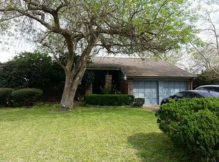 17214 Golf Club Dr, Crosby, TX 77532