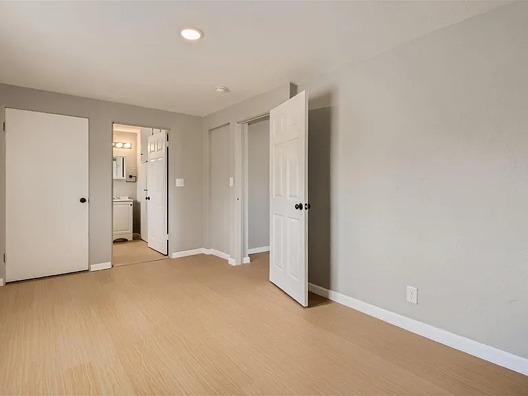 28 Hilliard Rome Rd #J — Photo 5