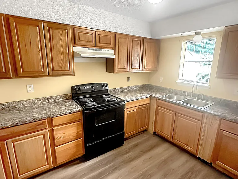 405 Hickory Hill Dr #405 — Photo 3