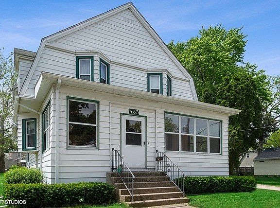 Nicely located close to downtown Sycamore!
