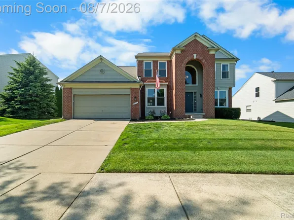 934 Running Brook Dr, Holly, MI 48442