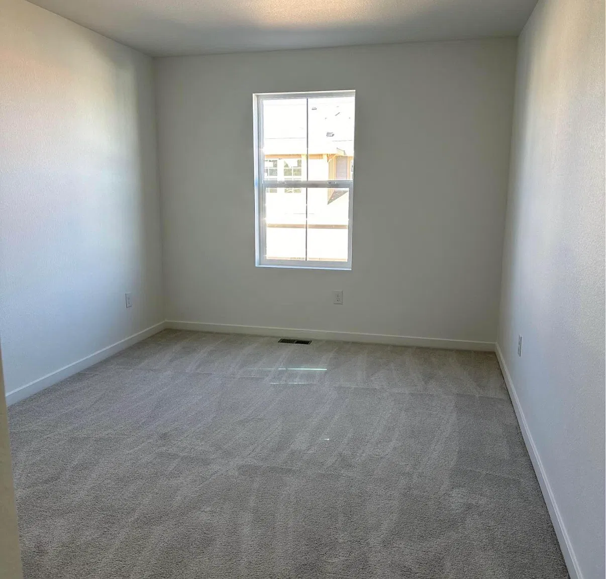 3 bed, 2978 sqft, $3,100 — Photo 4