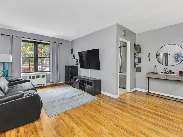 2705 Kings Highway image 1 of 9