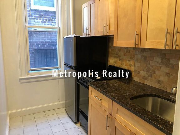 4th image of 23-22 28th St #2