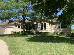 300 Blue Spruce Ct, Lake Villa, IL 60046