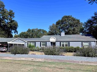 907 E 4th St, Tuscumbia, AL 35674