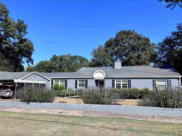 907 E 4th St, Tuscumbia, AL 35674