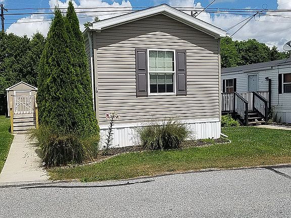 2nd image of 10 Highland Ct
