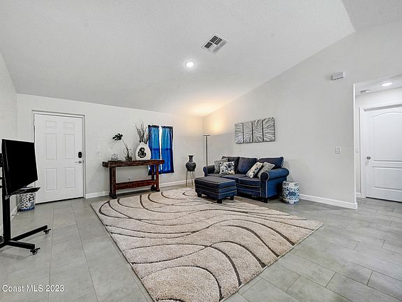 4th image of 835 Kenilworth Ct