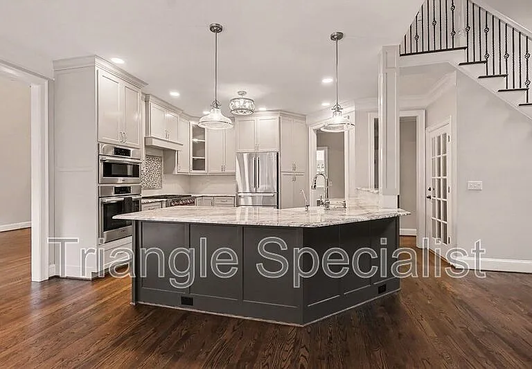 6121 Carlyle Dr — Photo 8