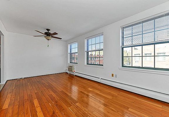 4th image of 526 Louisiana Ave Unit 3