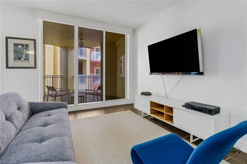 1 bed, 1.0 bath, 852 sqft, $5,500 — Photo 1