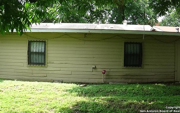 4th image of 1015 Hazel St