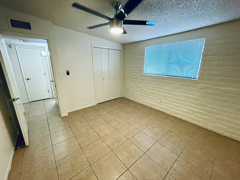 3031 E Blacklidge Dr — Photo 5