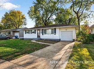 130 Sally Dr, Florissant, MO 63031