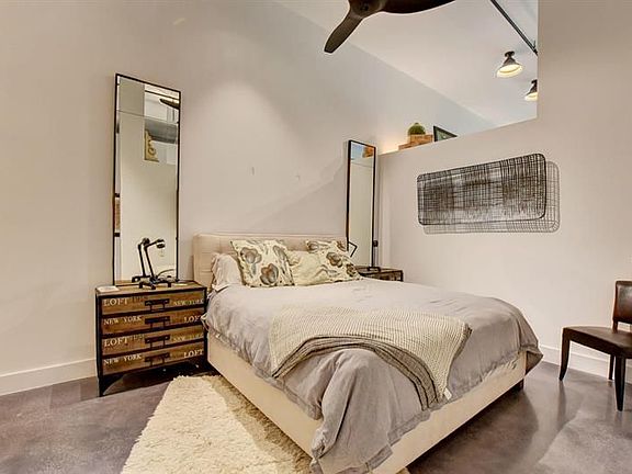 4th image of 185 NE 4th Ave APT 203