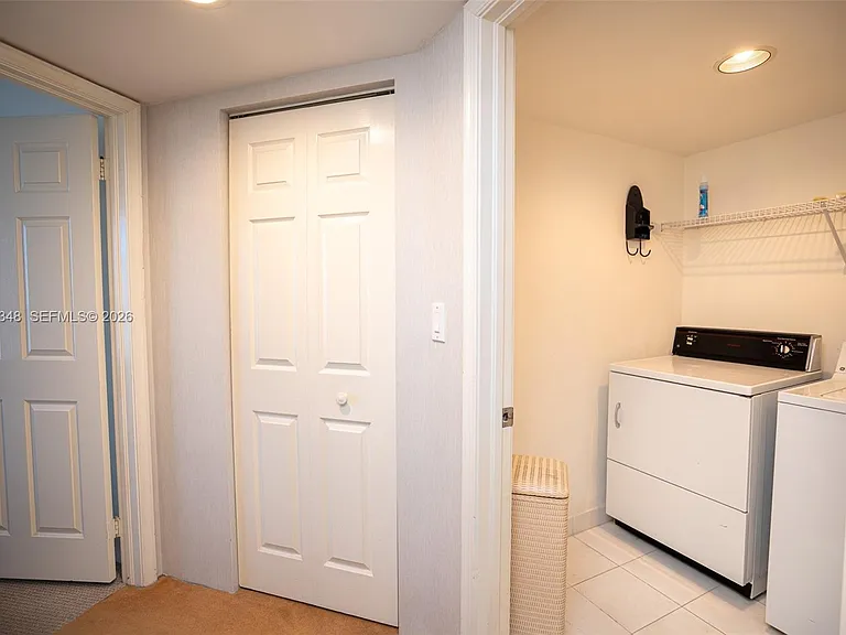 3530 Mystic Pointe Dr #1401 — Photo 25
