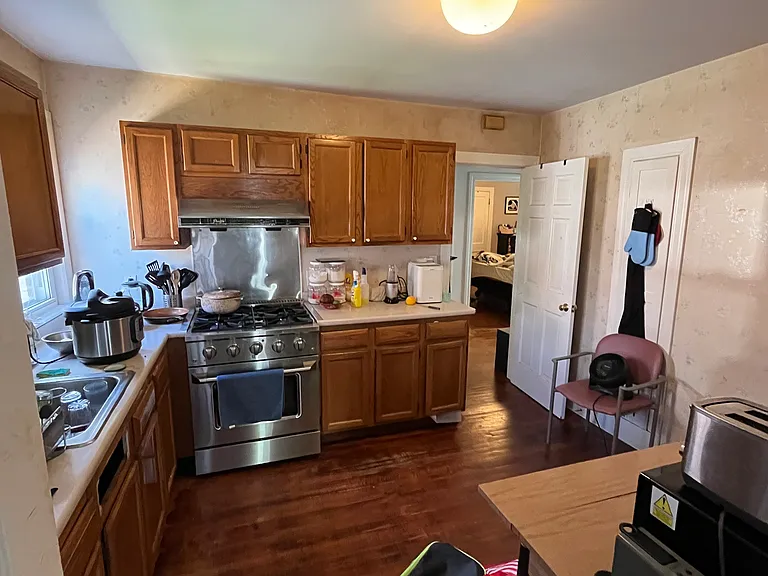 96 Lawton St #1 — Photo 11