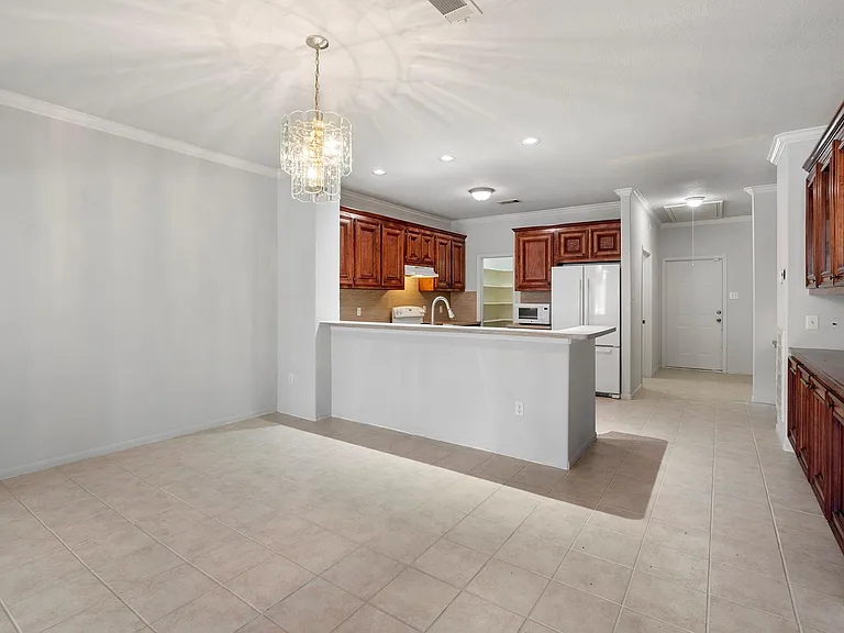 1310 E James St #18 — Photo 4
