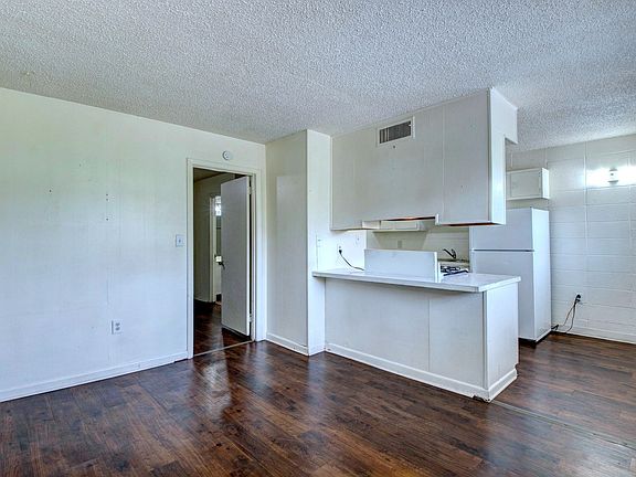 2nd image of 7201 Kentucky Ave APT 11